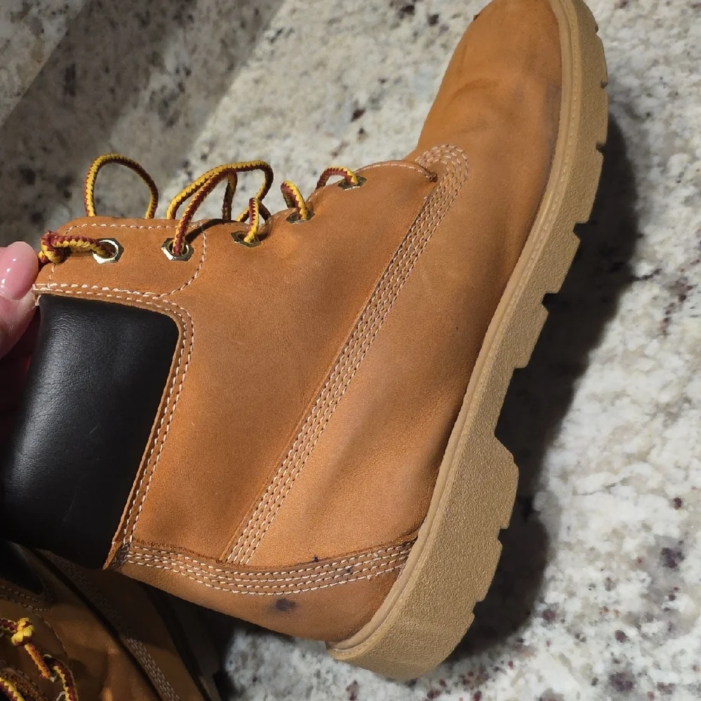 Timberlands Size 6.5 - Picture 3 of 9